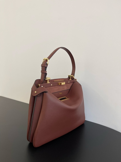 フェンディバッグ背面デザイン